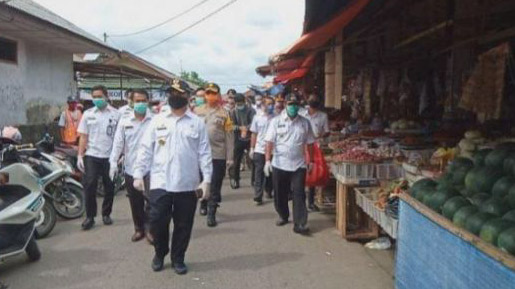 Gubernur Erzaldi Tinjau Dampak Covid-19 di Pasar Belitung
